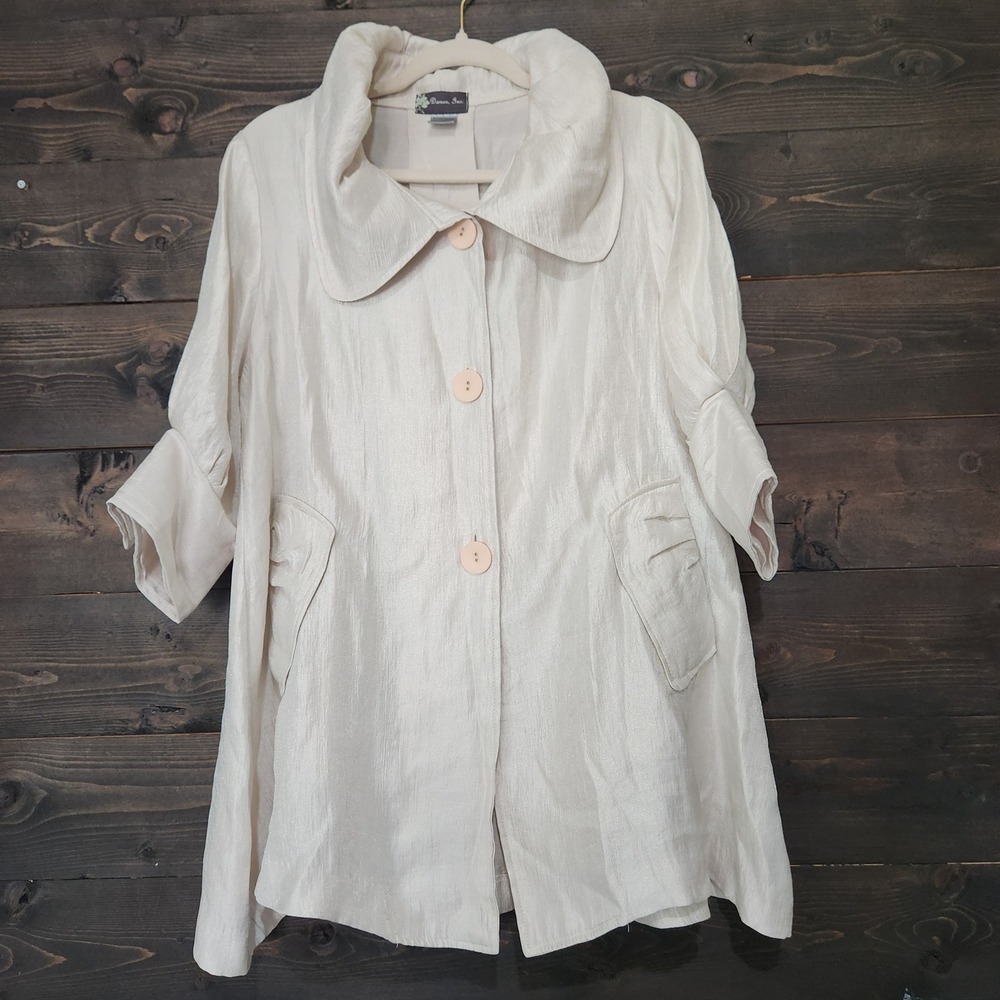 Damee Inc Cream Metallic Oversized Collar Button Front Swing Jacket Womens Small